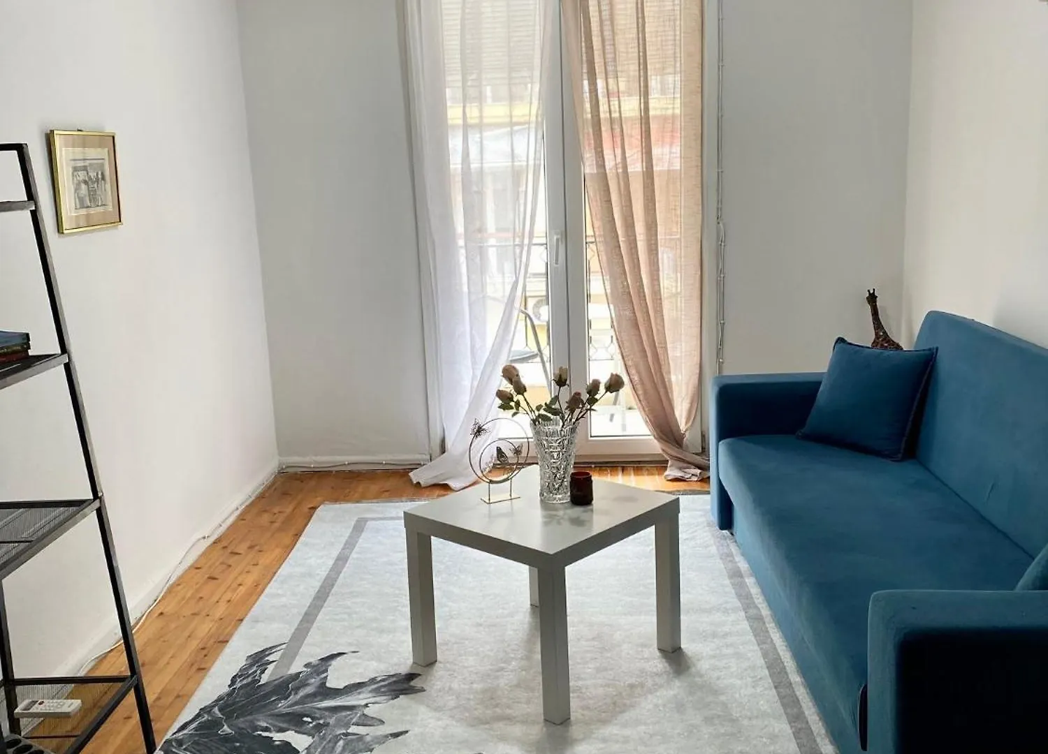Cozy Downtown Ocean Apartment contacts